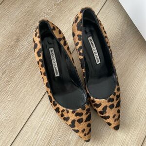 Manolo Blahnik Leopard Print Heels, size 5